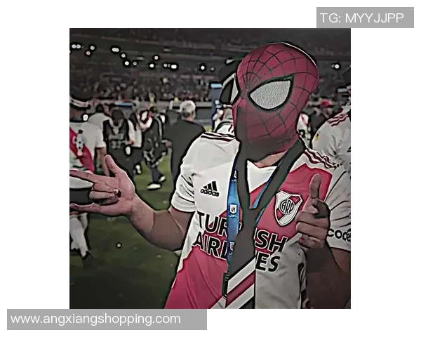 足球明星拉面头像女神形象呈现与时尚潮流融合之美