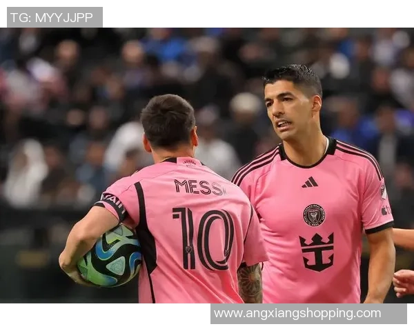 足球球星内衬揭秘：透视球员场上表现背后的专业装备与科技创新