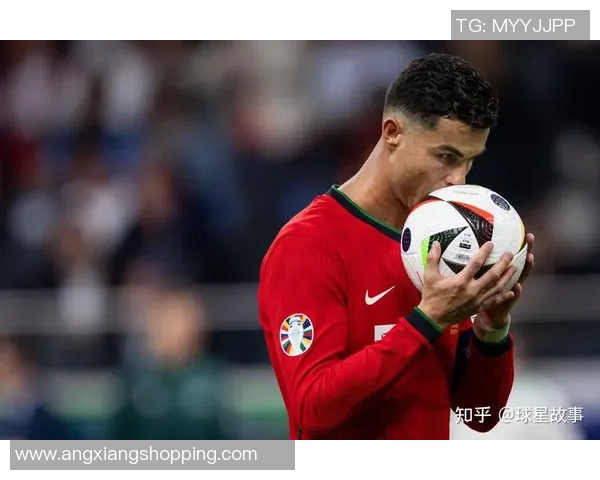 足球球星形象重复与个性化发展困境的深度剖析